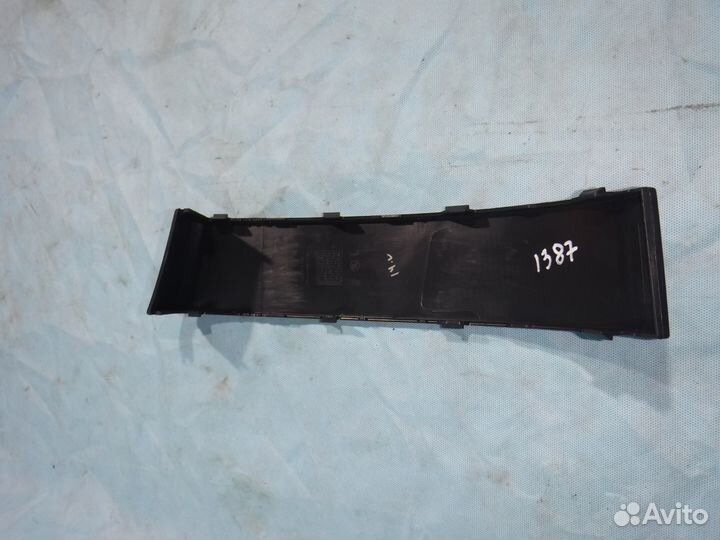 Накладка левая под фонарь Octavia A5 / Октавия А5