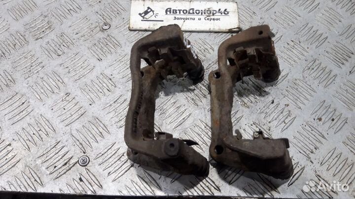 Скоба заднего суппорта Opel Astra H