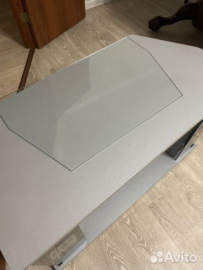 Стеклянная тумба под тв