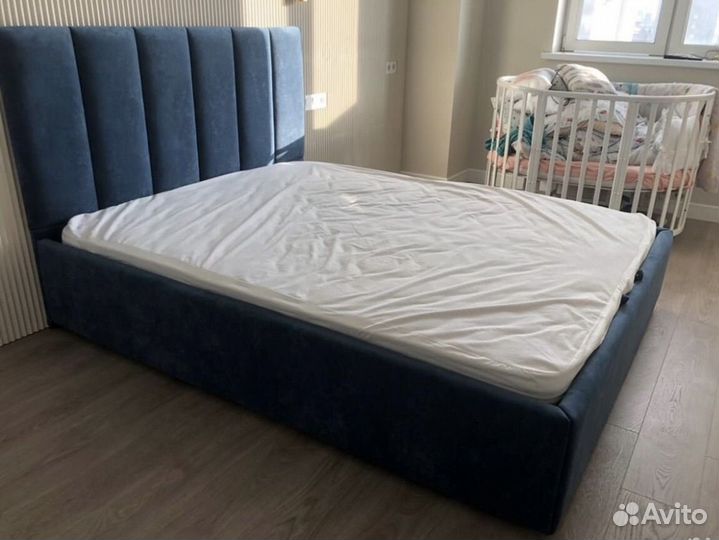 Кровать двухспальная