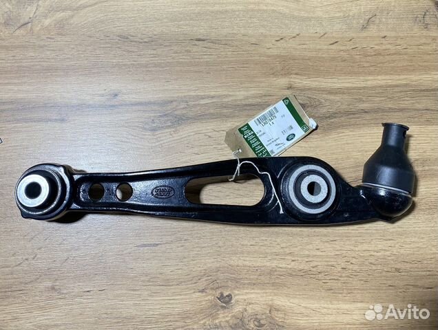 Рычаг передней нижней подвески левый LR034218