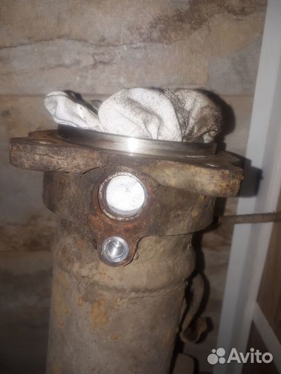 Чулок заднего моста Митсубиши л200 2008г