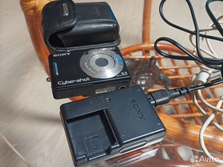 Цифровой фотоаппарат Sony DCS-W40