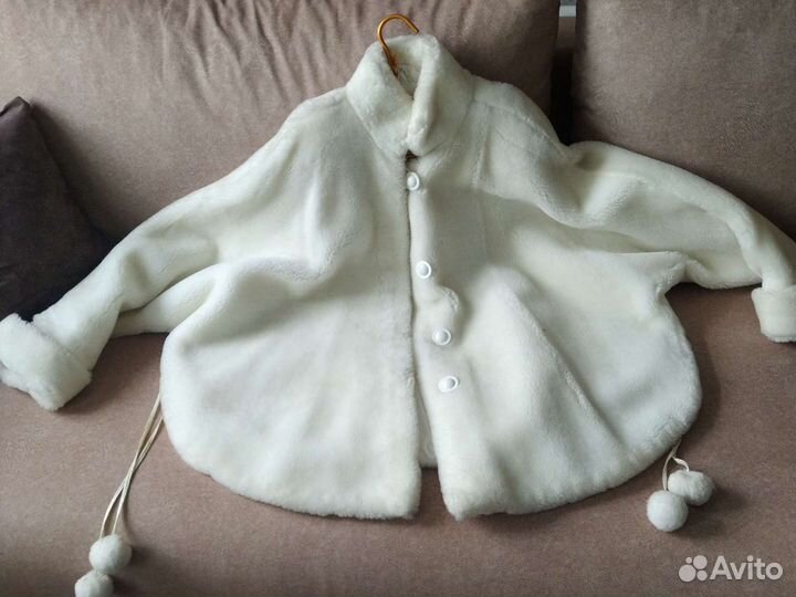 Продается белый полушубок из иск. меха для невесты