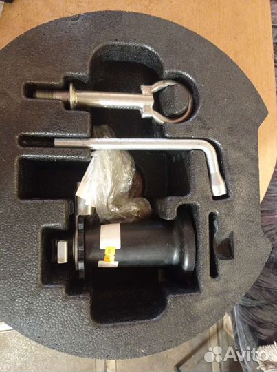 Домкрат механический винтовой