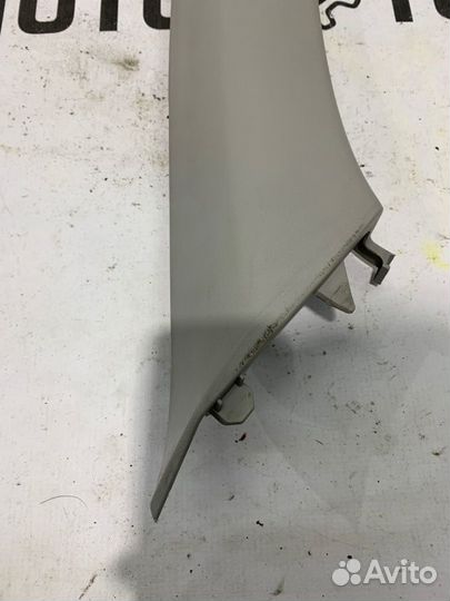 Накладка стойки передняя правая Toyota Corolla 150