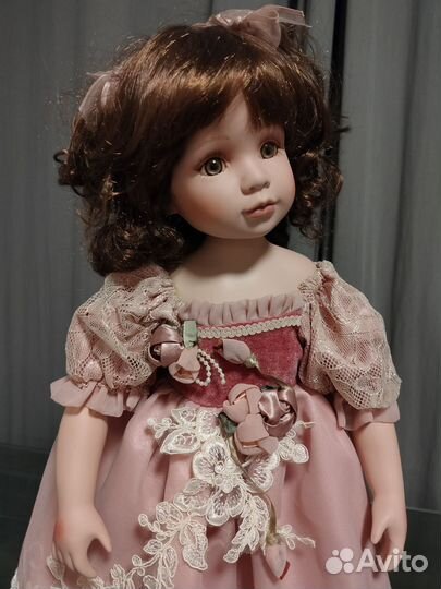 Кукла фарфоровая коллекционная