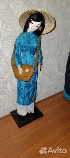 Статуэтка японка на подставке