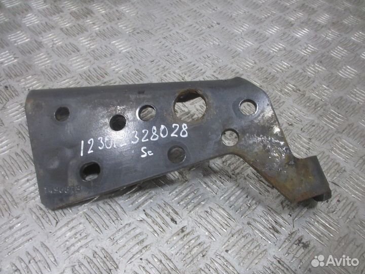 Кронштейн задней траверсы левый Scania 1496813