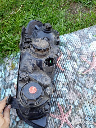 Фара передняя Hyundai Elantra