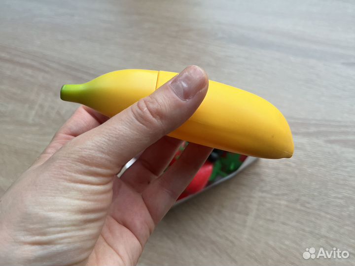 Игрушечные фрукты и ягоды: клубника, банан