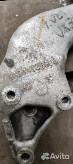 Кронштейн двигателя Peugeot 307