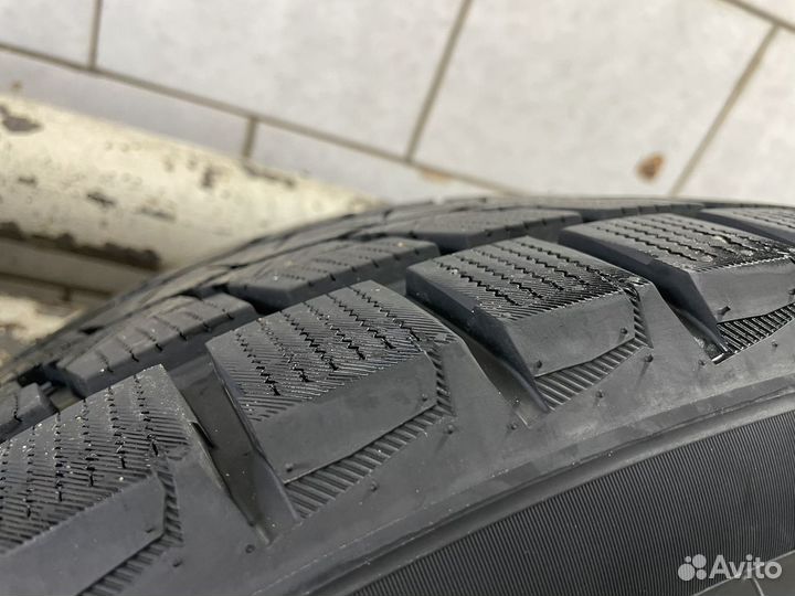 Bearway BW-ICE 285/40 R22 106S