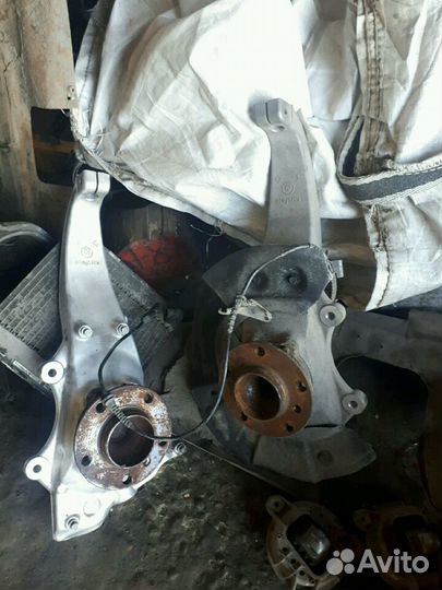 Поворотный кулак левый BMW F10