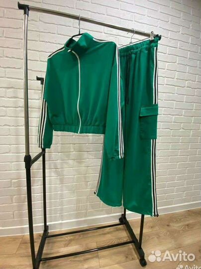 Спортивный костюм женский