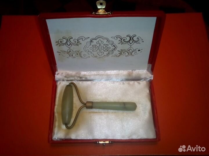 Набор нефритовых массажёров гуаша и шары баодинг