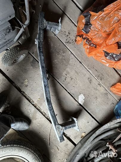 Усилитель переднего бампера x-trail