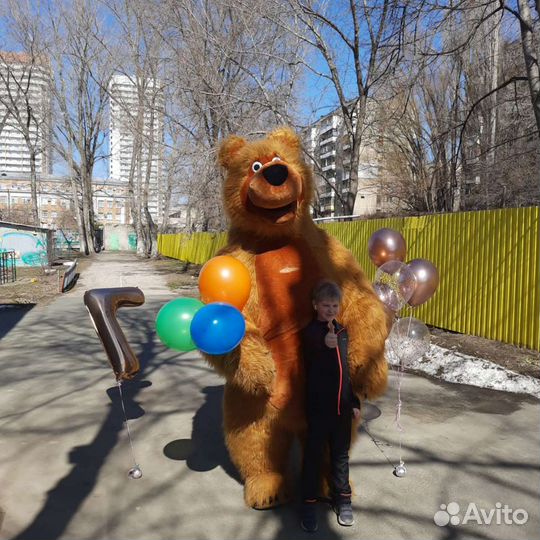 Поздравление мишки и мыльные пузыри