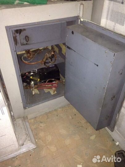 Сейф несгораемый