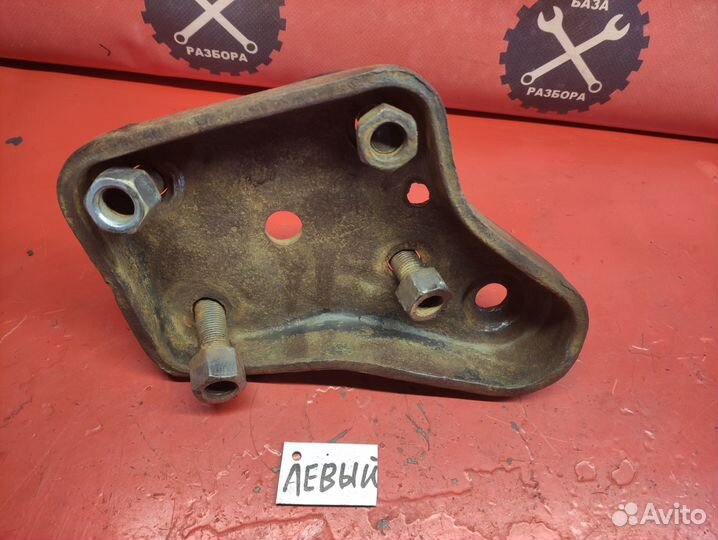 Стремянка рессоры задняя Nissan Patrol 160 260