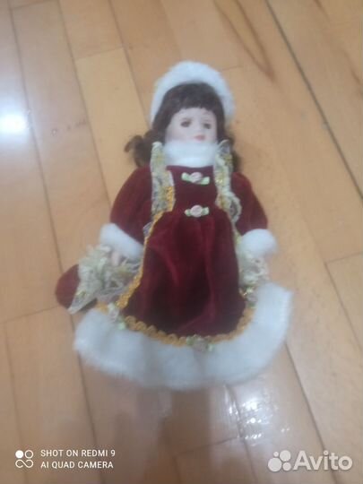 Кукла фарфоровая