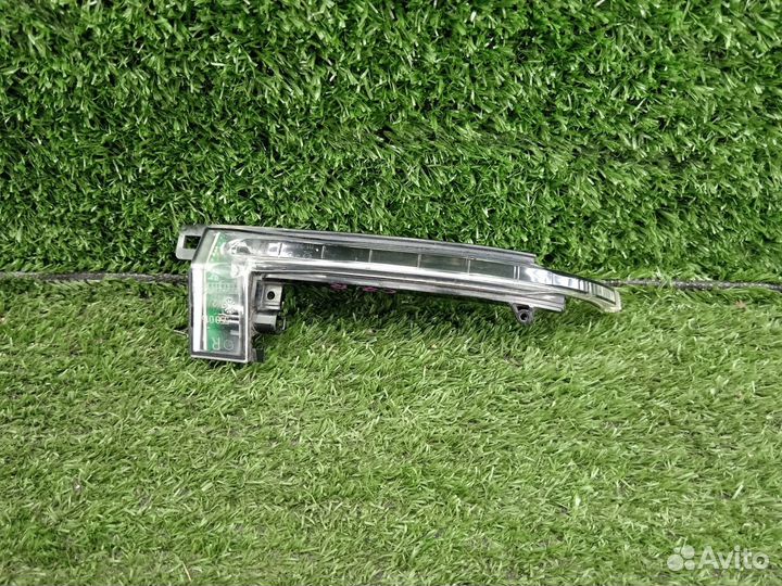 Повторитель поворота в зеркало правый VAG Audi A3