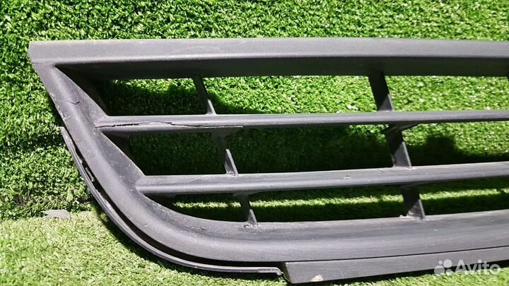 Решетка переднего бампера Volkswagen Jetta 6