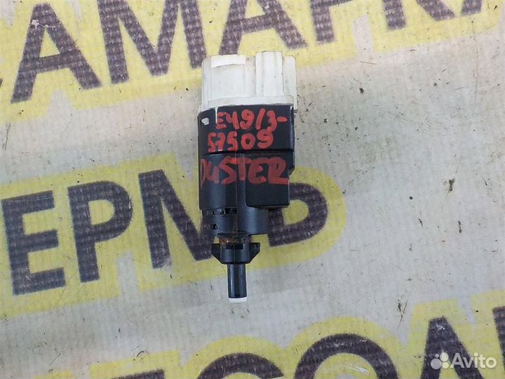 Датчик включения стопсигнала Renault Duster 2012