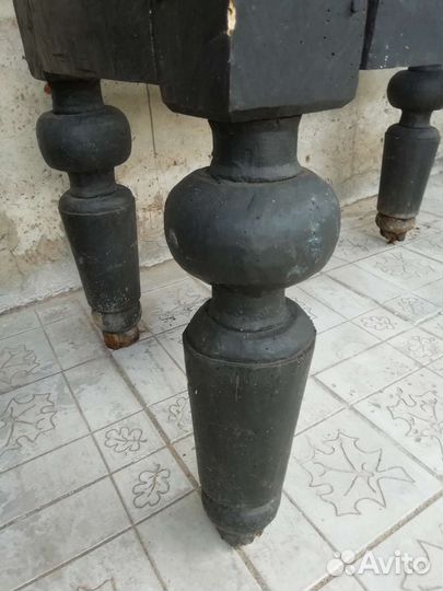 Стол. Дуб. Ручная работа. 19 век