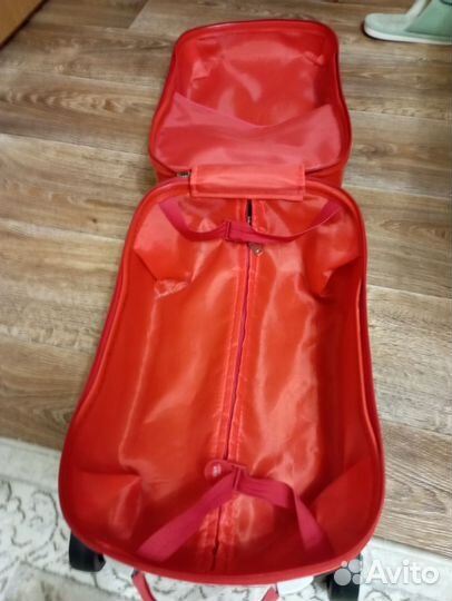 Детский чемодан на колесиках