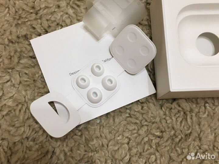 Коробка от наушников AirPods