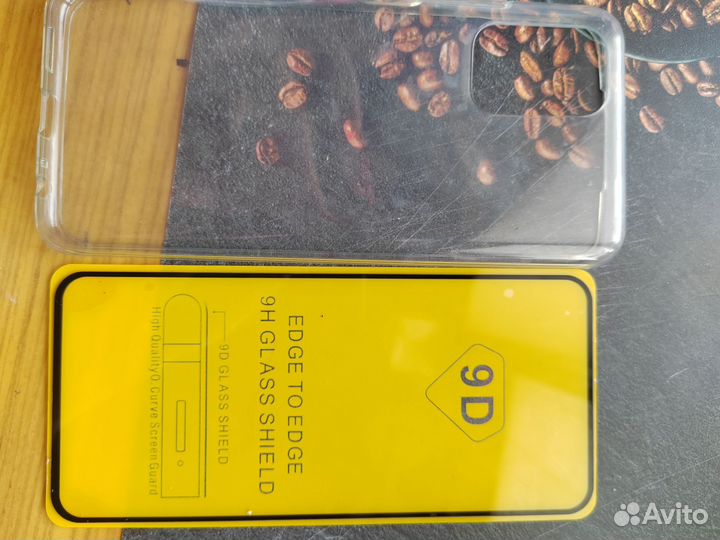 Чехлы на телефон