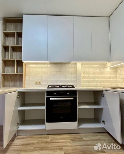 Кухня с барной стойкой