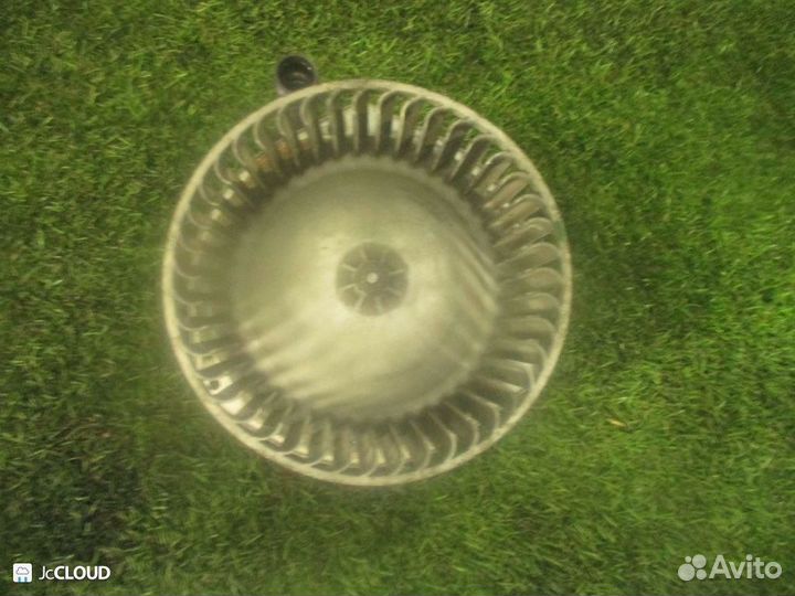 Мотор печки на nissan cedric Y31 VG20E