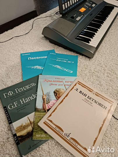 Синтезатор Yamaha PSR R300