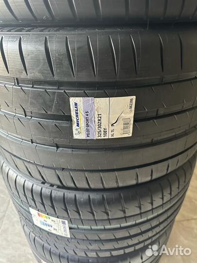 Michelin Pilot Sport 4 S 325/30 R21 и 285/35 R21