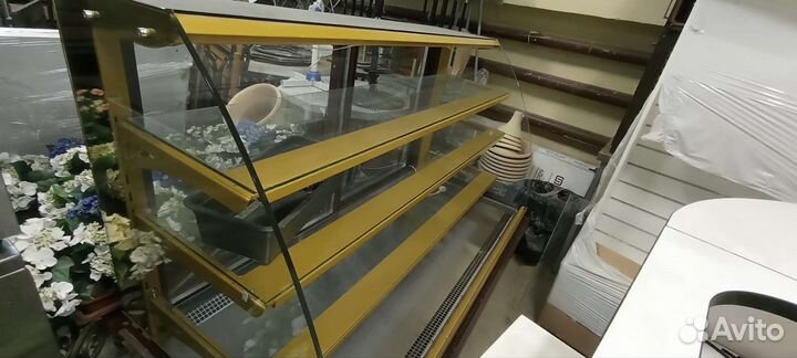 Холодильная витрина для десертов