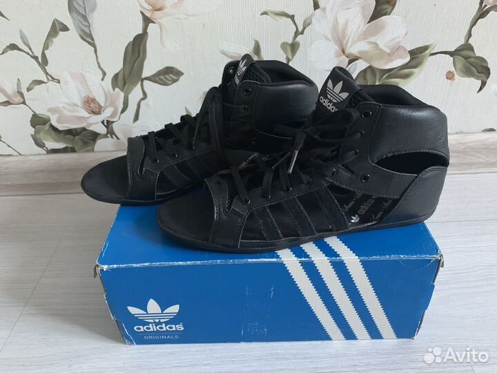 Сандалии adidas женские 38-39