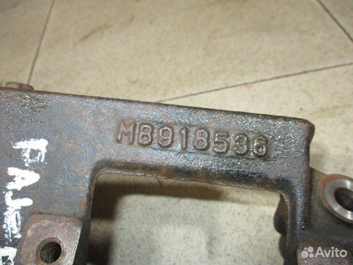 Кронштейн кондиционера Mitsubishi Pajero 2