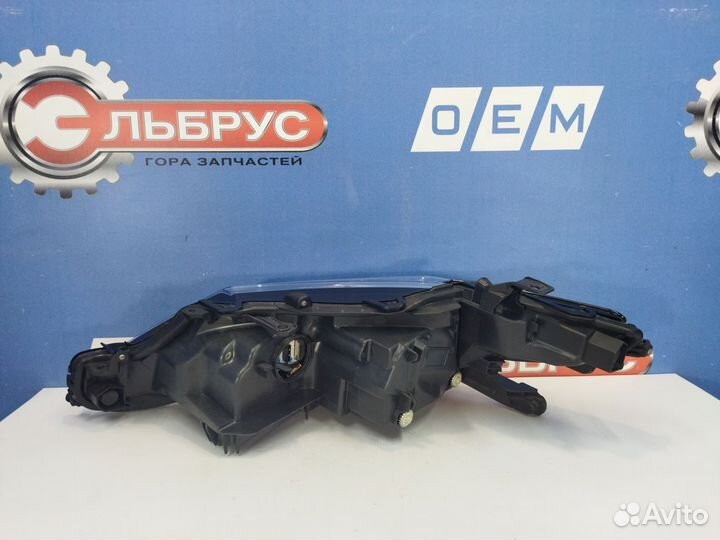 Фара правая Toyota Camry 8 хв70 2017