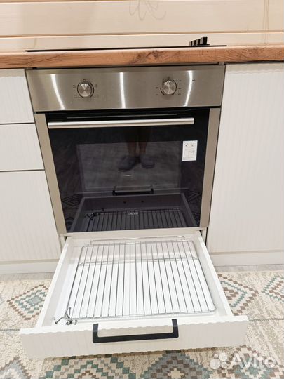 Кухонный гарнитур новый с техникой