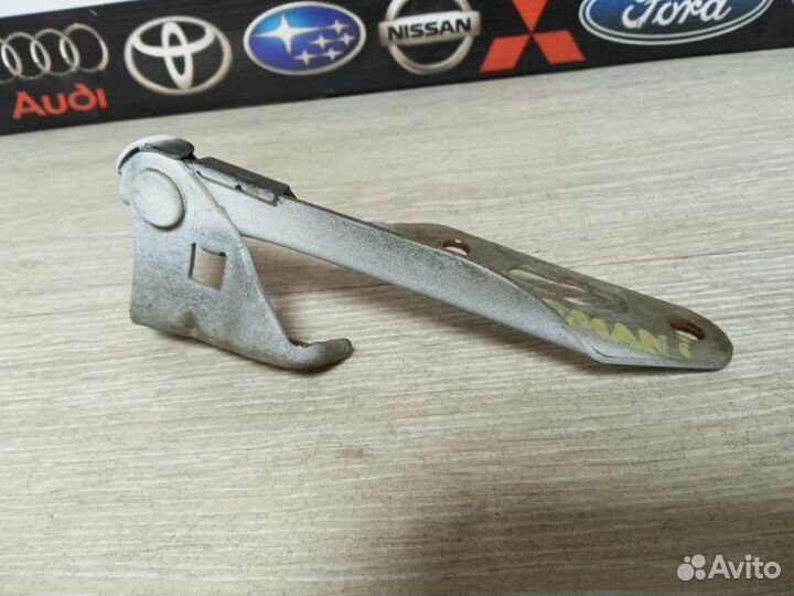 Петля капота передняя правая Isuzu Gemini MJ4 D15B