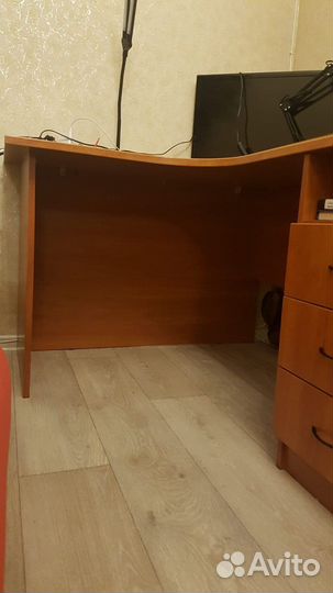 Компьютерный угловой стол