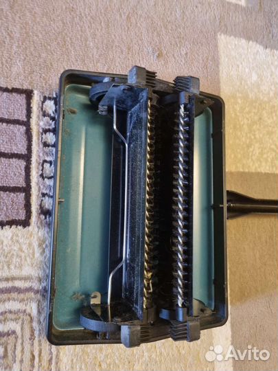 Механический веник для ковров и пола новый