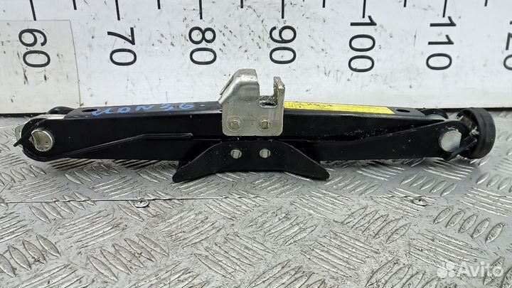 Домкрат на Audi A4 B8