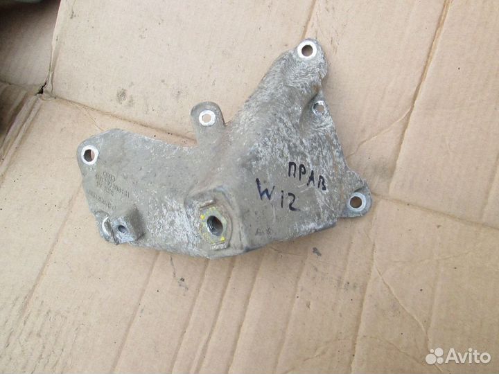 Кронштейн правый двс audi A8 D3 W12