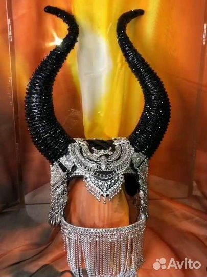 Головной убор с цветами,перьями