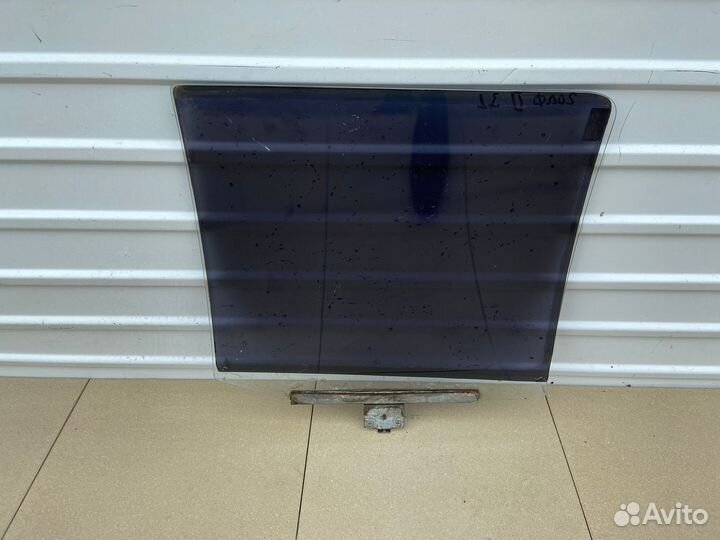 Стекло двери заднее левое Volkswagen Golf 2