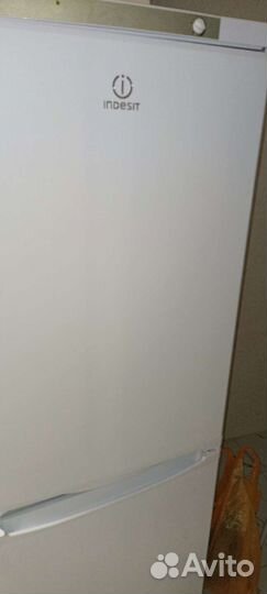 Холодильник indesit