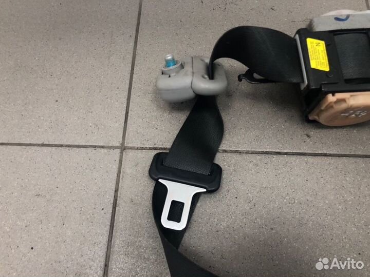 Ремень безопасности передний правый Mitsubishi